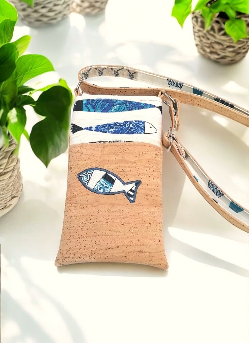 Pochette téléphone artisanale en liège et coton enduit
