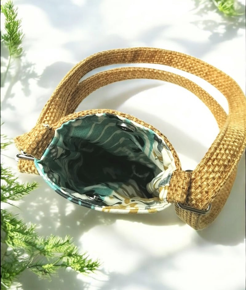 Pochette téléphone artisanale en toile sysal safran — autre vue