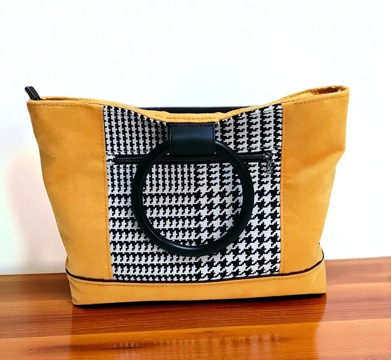 Sac à main artisanal en suédine or et jacquard pied de coq