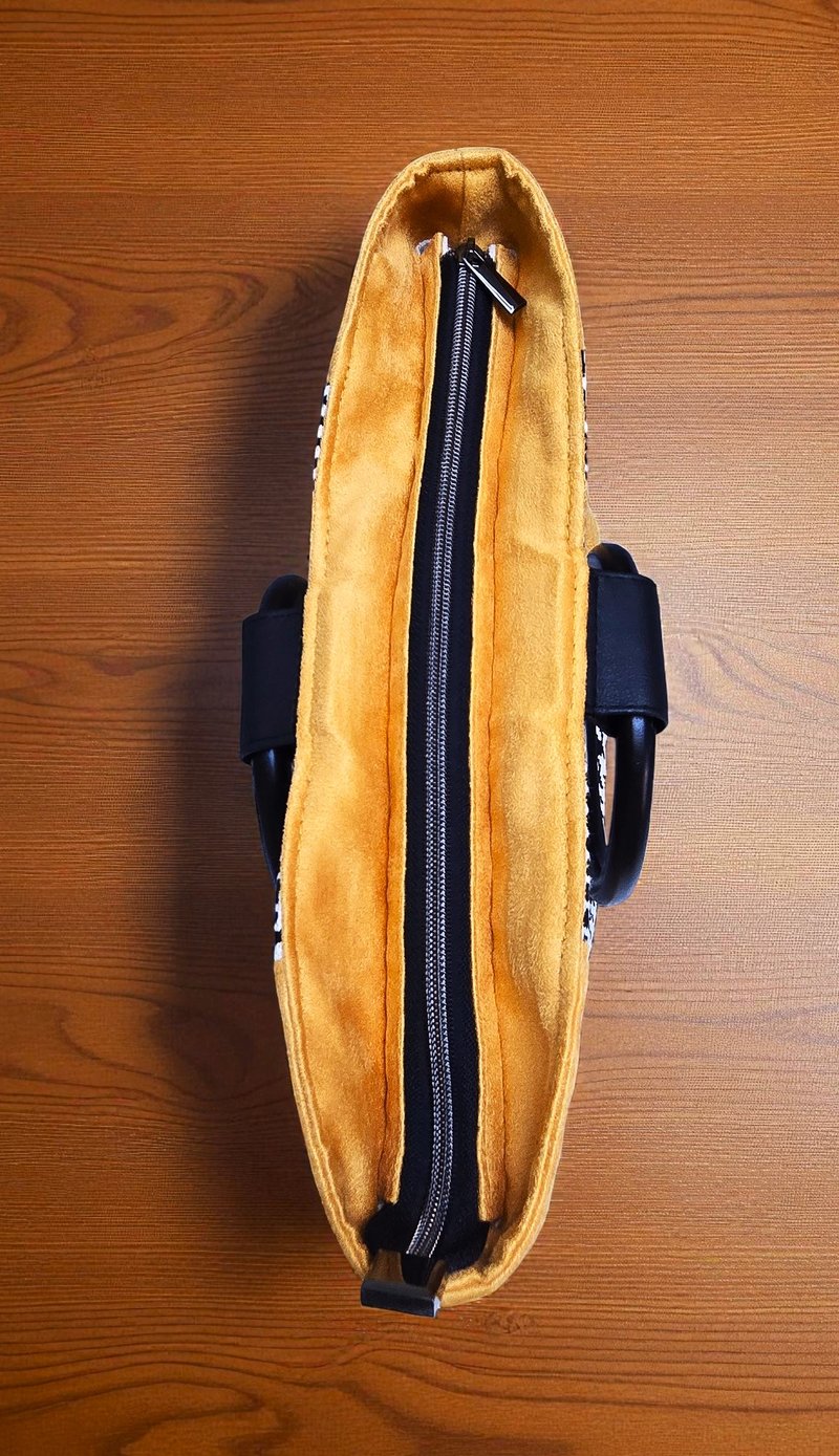 Sac à main artisanal en suédine or et jacquard pied de coq 5