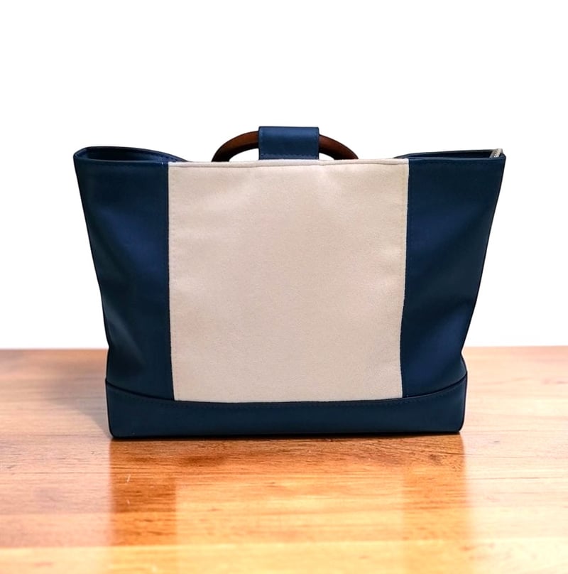 Sac à main artisanal en suédine beige et simili cuir bleu 5