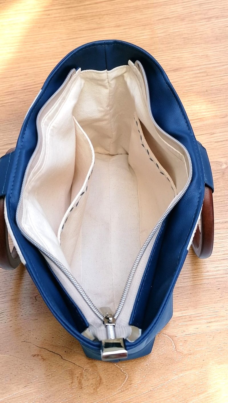 Sac à main artisanal en suédine beige et simili cuir bleu 6