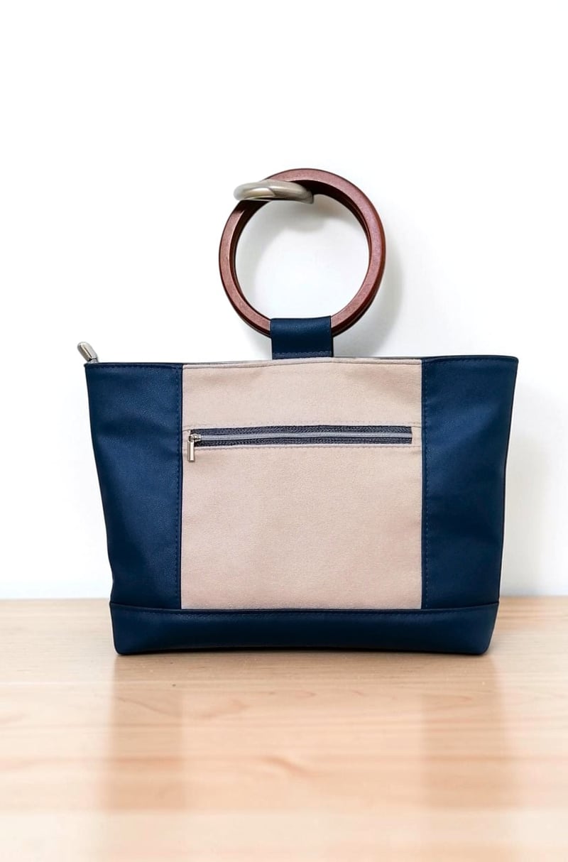 Sac à main artisanal en suédine beige et simili cuir bleu 7