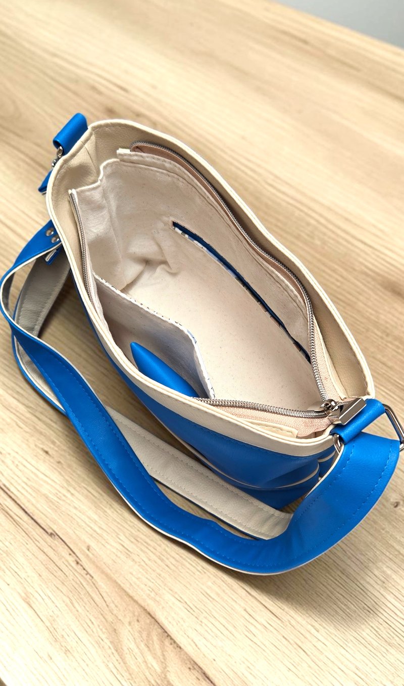 Sac bandoulière artisanal en simili cuir bleu et beige 6