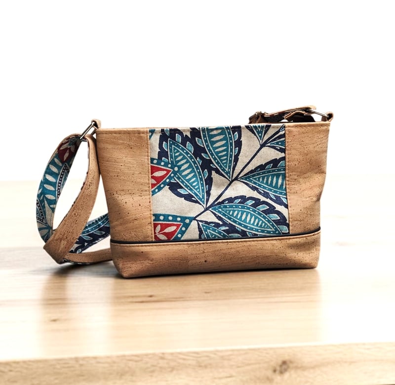 Sac bandoulière artisanal en liège et coton enduit — autre vue