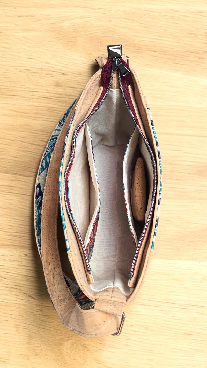 Sac bandoulière artisanal en liège et coton enduit 4