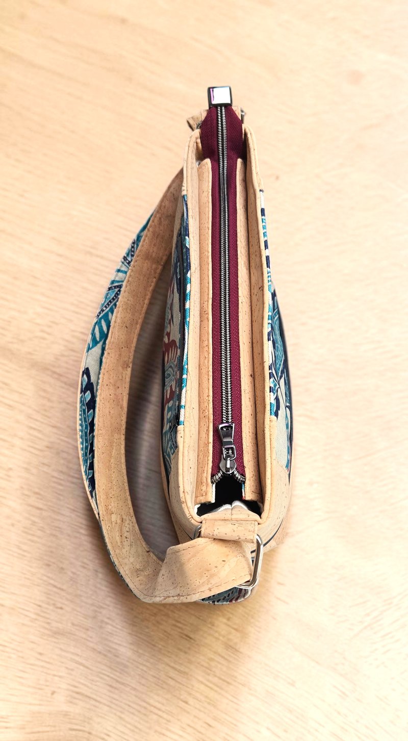 Sac bandoulière artisanal en liège et coton enduit 5