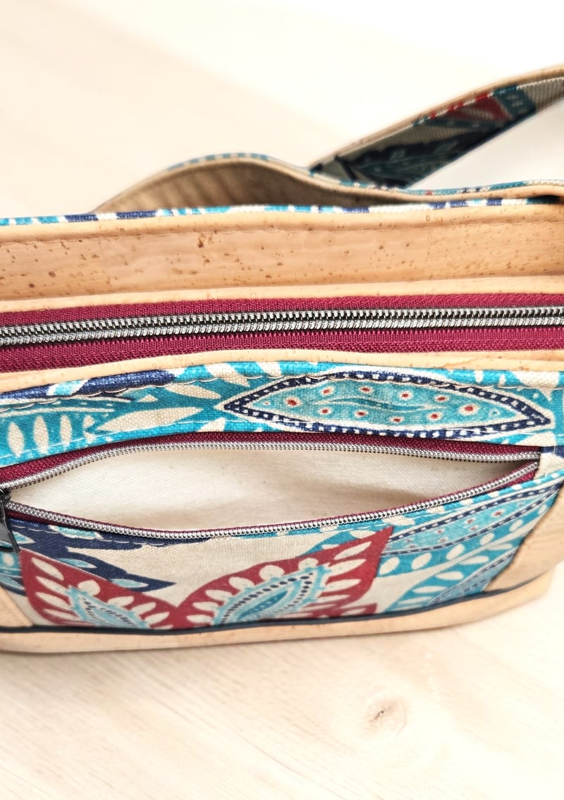 Sac bandoulière artisanal en liège et coton enduit 6
