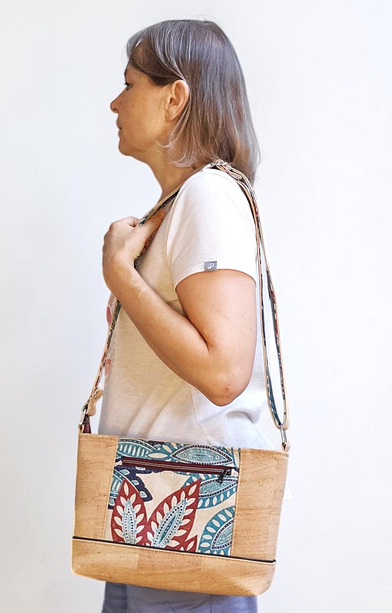 Sac bandoulière artisanal en liège et coton enduit 7