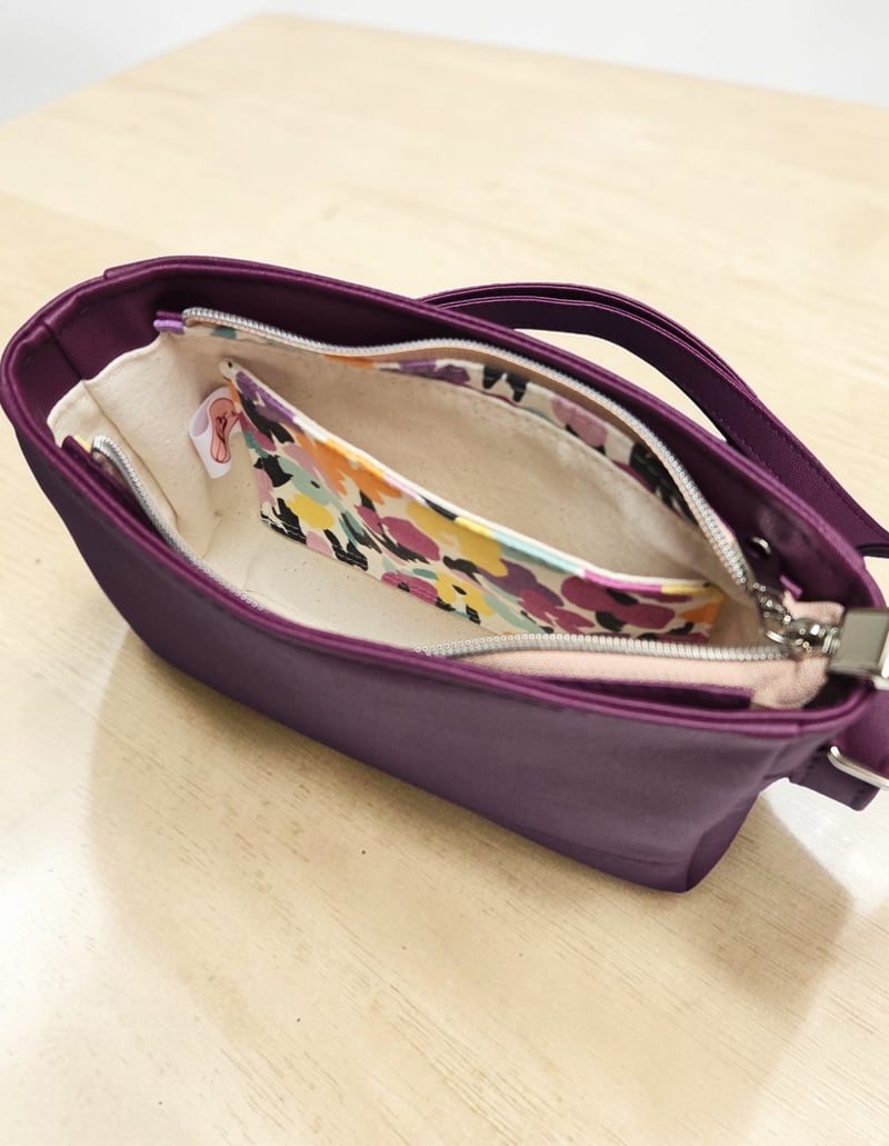 Sacoche à bandoulière artisanale en simili cuir prune 4